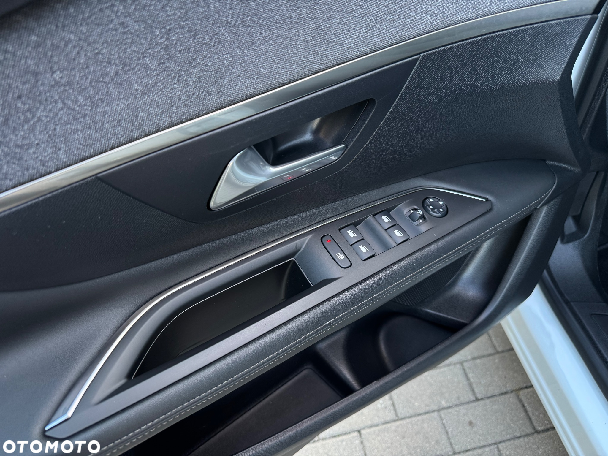 Peugeot 3008 PureTech 130 Stop & Start GPF EAT8 Allure Business-Paket - 19