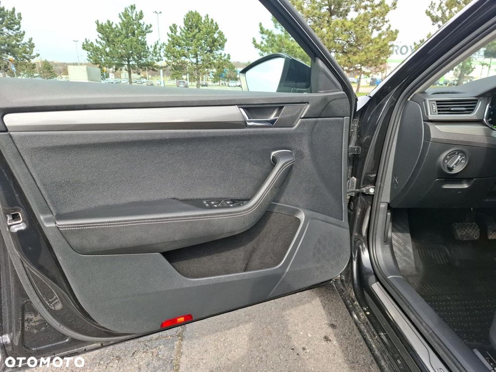 Skoda Superb 2.0 TDI SCR Style DSG - 10