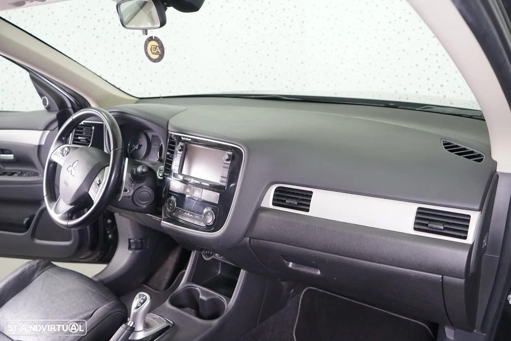 Mitsubishi Outlander 2.0 4WD Plus - 19