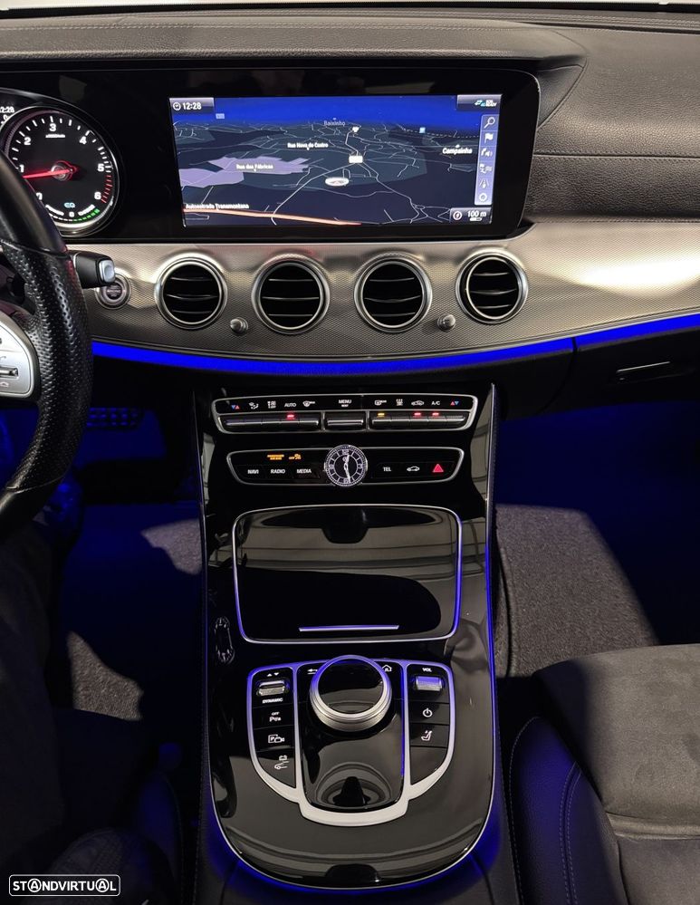 Mercedes-Benz E 300 de AMG Line - 38