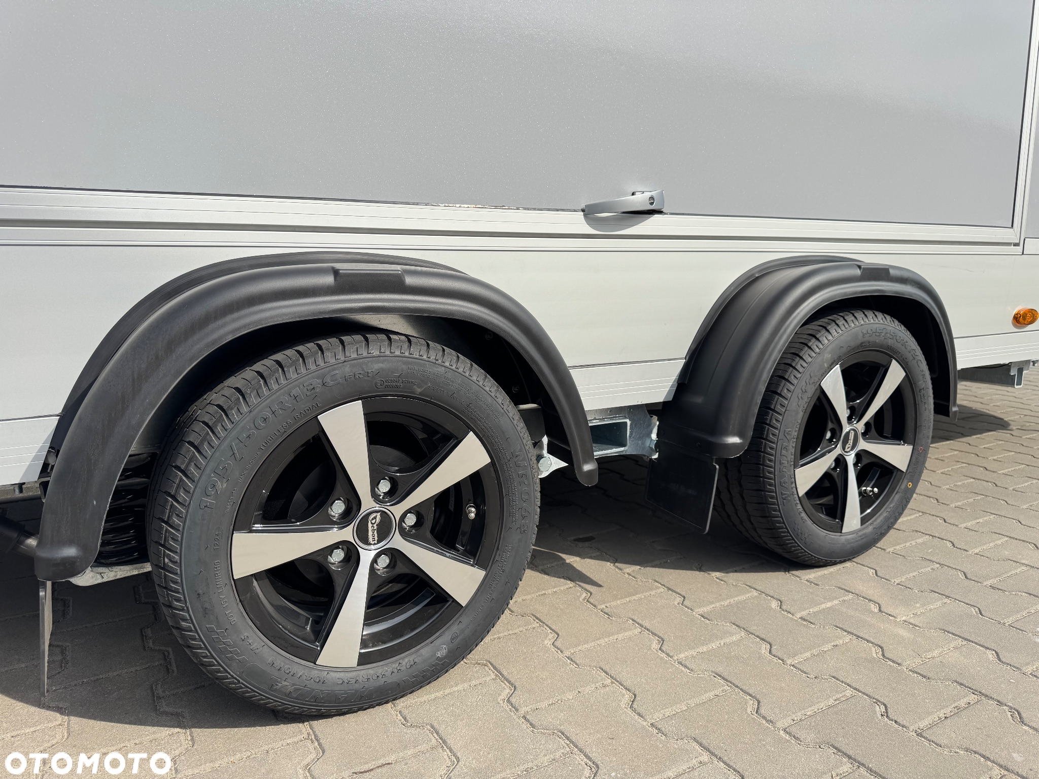 Debon C1000 - kryta laweta | 490 x 202 cm / 3500kg / felgi ALU / wciągarka elektryczna - 8
