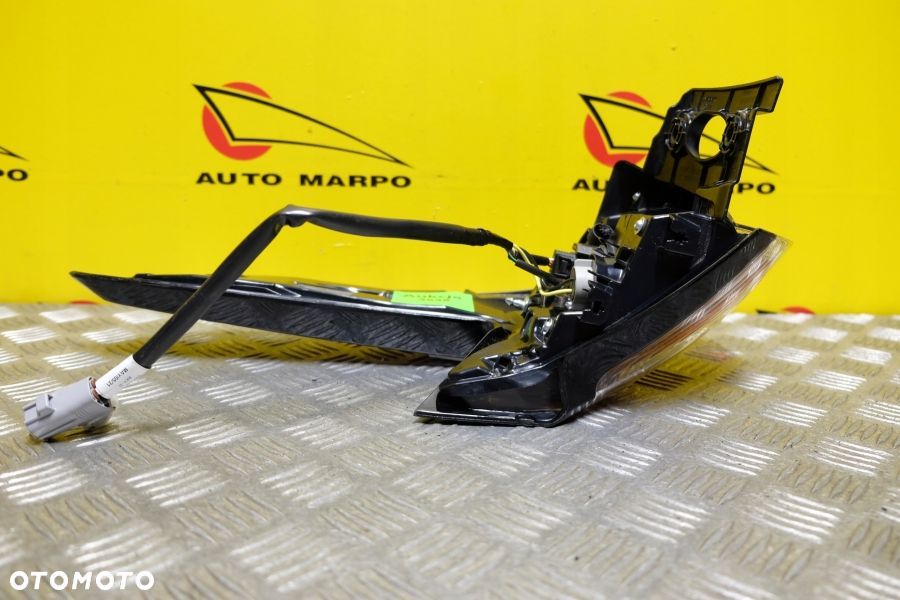 TOYOTA SIENNA 2020 - LAMPA TYŁ PRAWA LED USA - 8