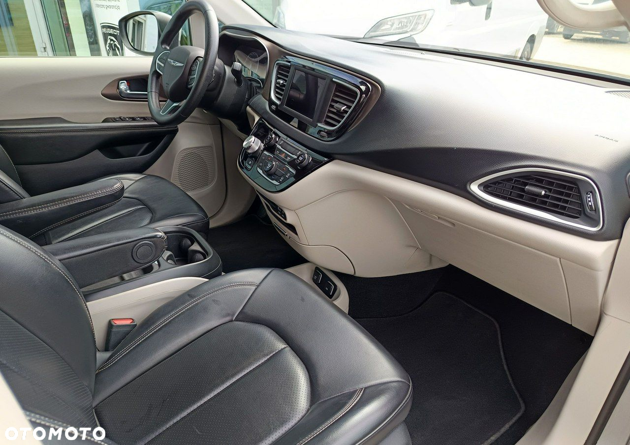 Chrysler Pacifica - 18