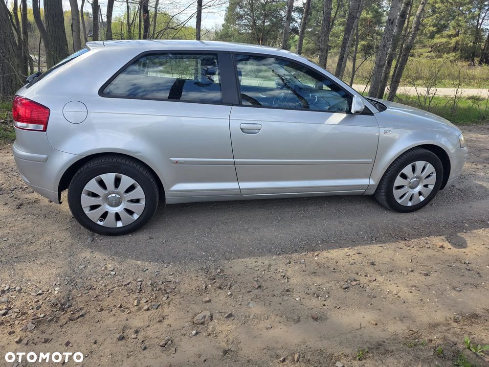 Audi A3 3-drzwiowe 1.6 FSI Ambiente - 4