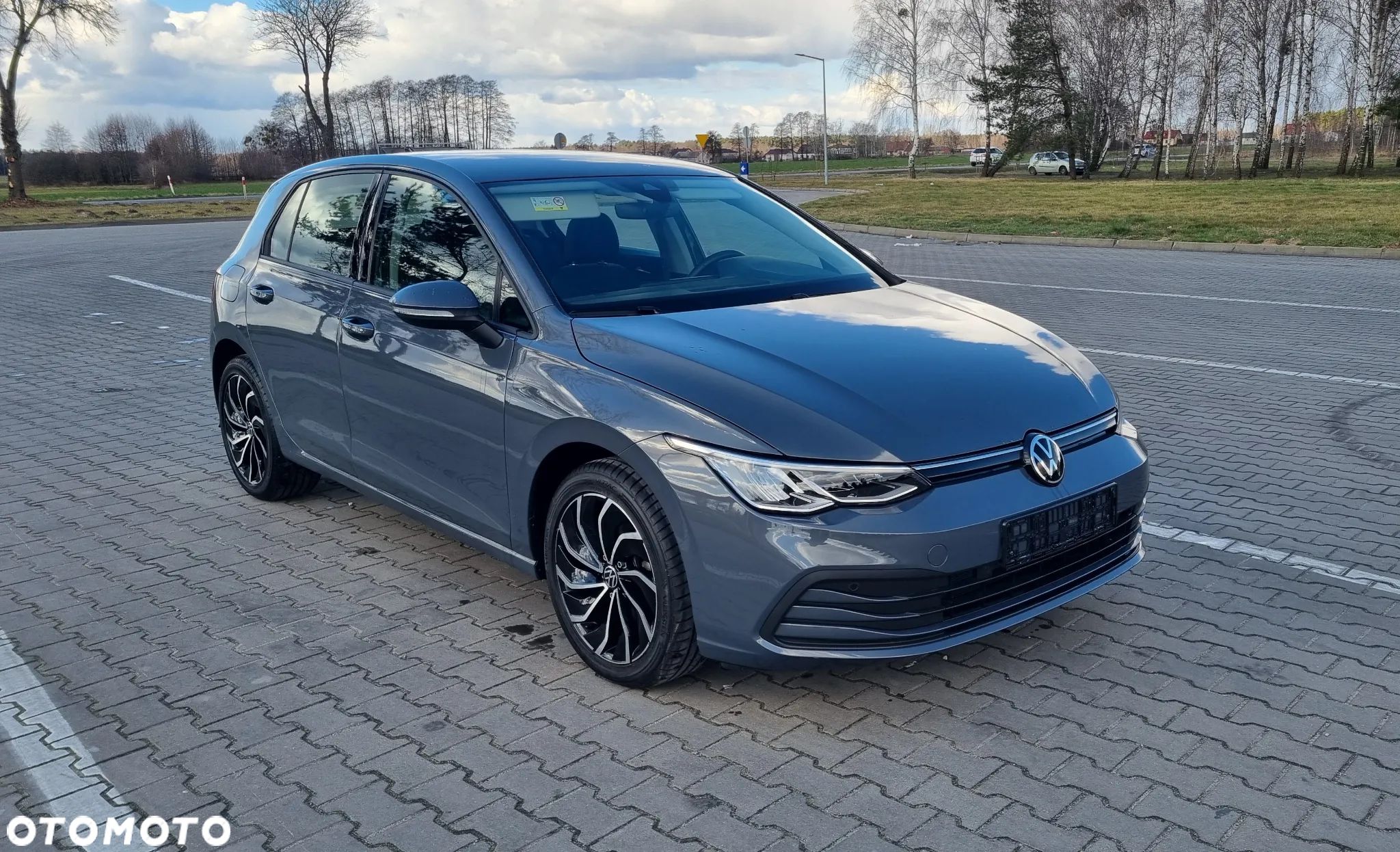Volkswagen Golf VIII 1.0 eTSI Life DSG - 1