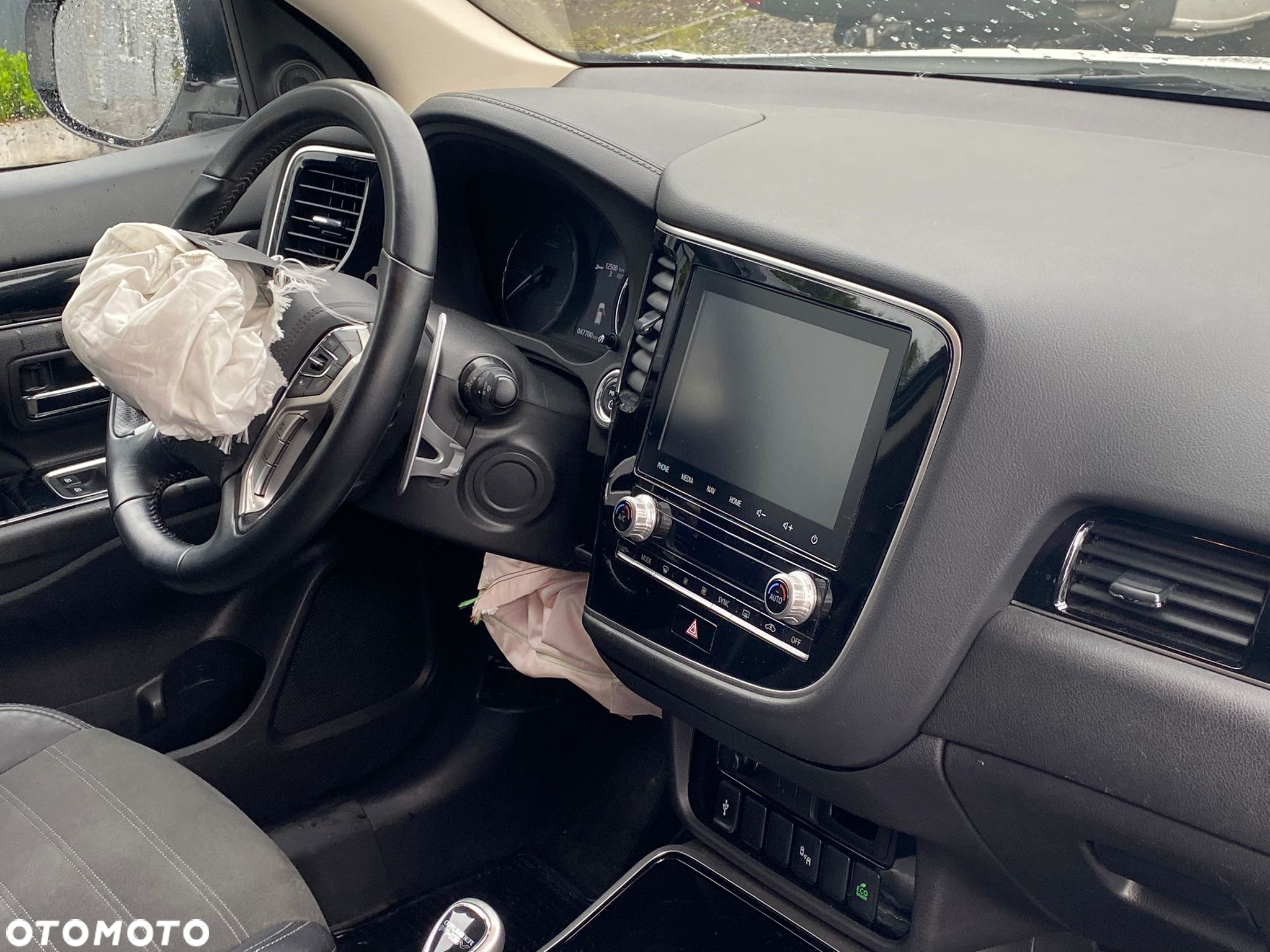 Mitsubishi Outlander PHEV Instyle - 14