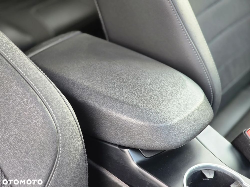 Ford Kuga 2.0 TDCi 4x4 Titanium - 34