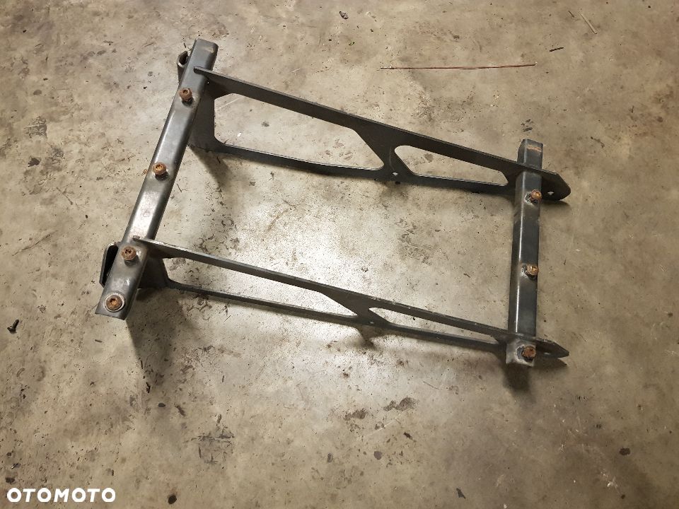 Wspornik mocowanie podestu Mercedes Actros MP4 - 2