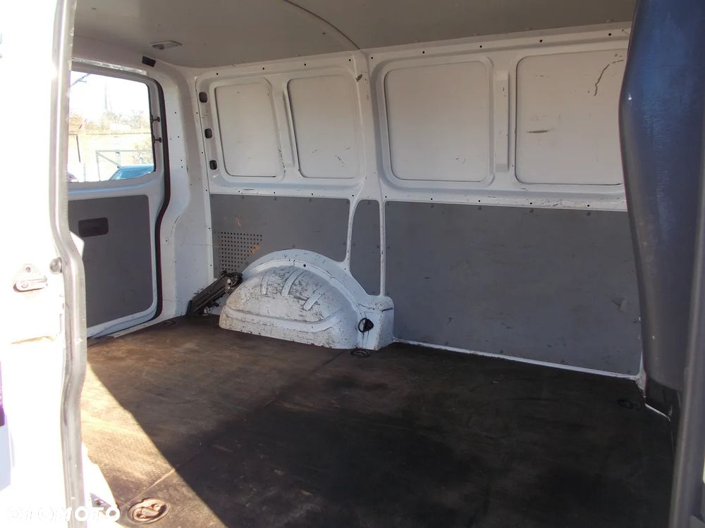Volkswagen Transporter - 11
