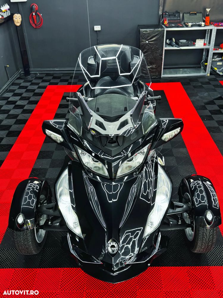 Can-Am Spyder - 2
