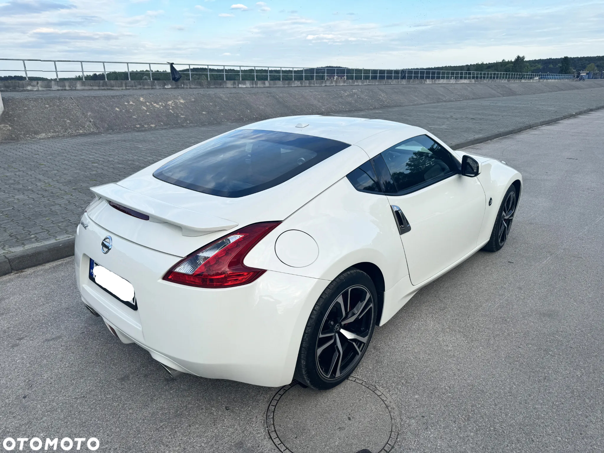 Nissan 370 Z - 11