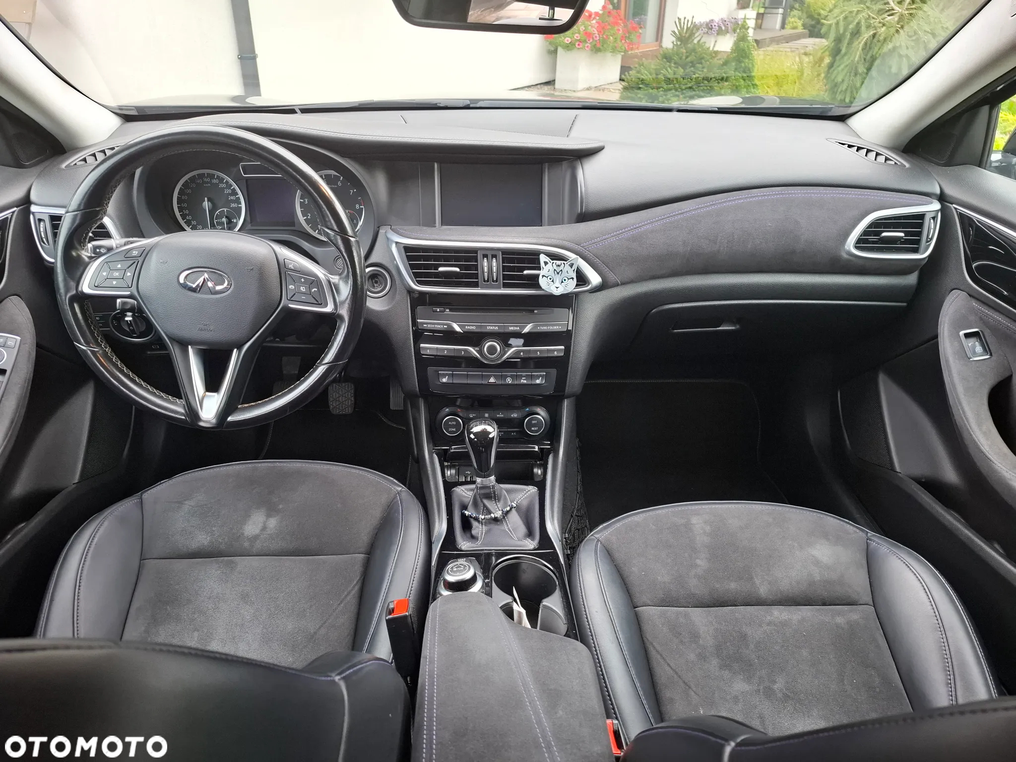 Infiniti Q30 1.6t Premium - 11