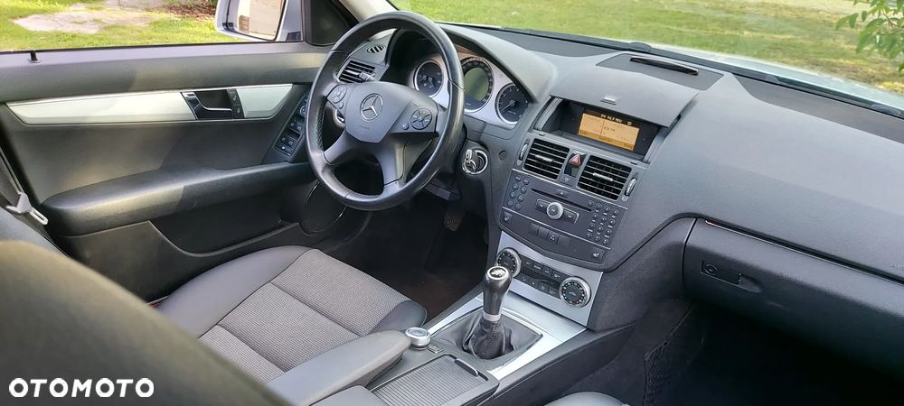 Mercedes-Benz Klasa C 200 Avantgarde Edition - 27