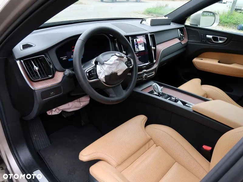 Volvo XC 60 B5 B AWD Plus Bright - 12