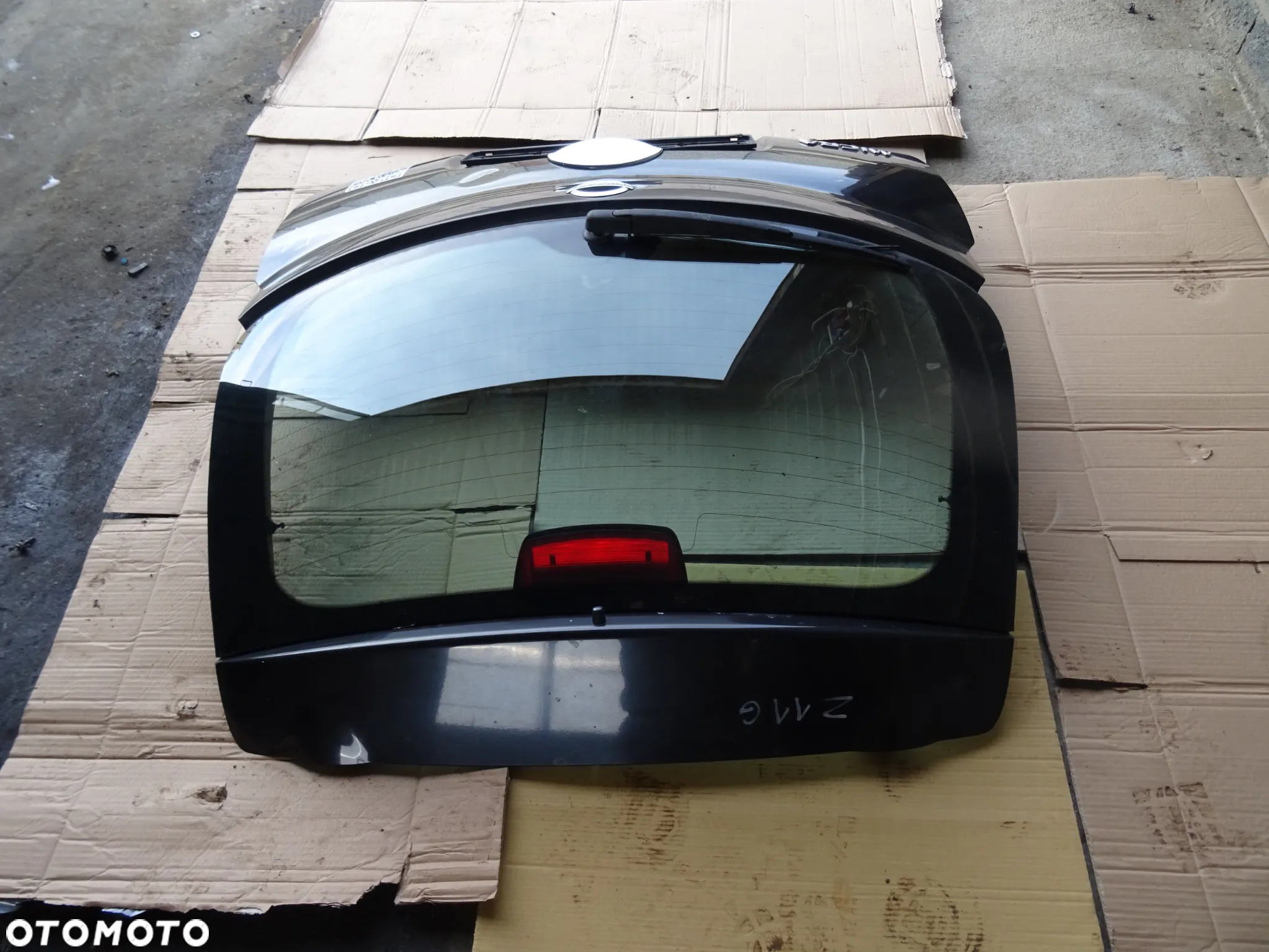 Klapa Bagażnika Nissan Micra K12 Z11G (Goła) - 8