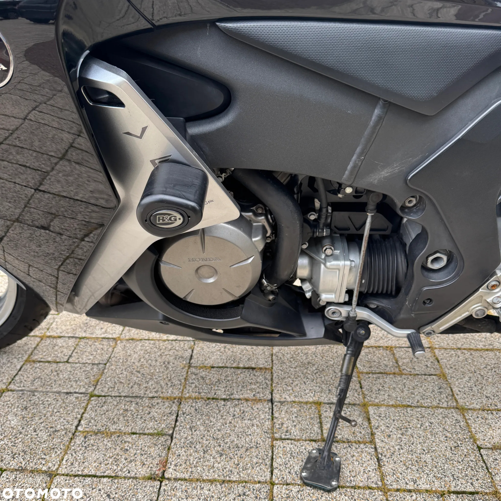 Honda VFR - 16