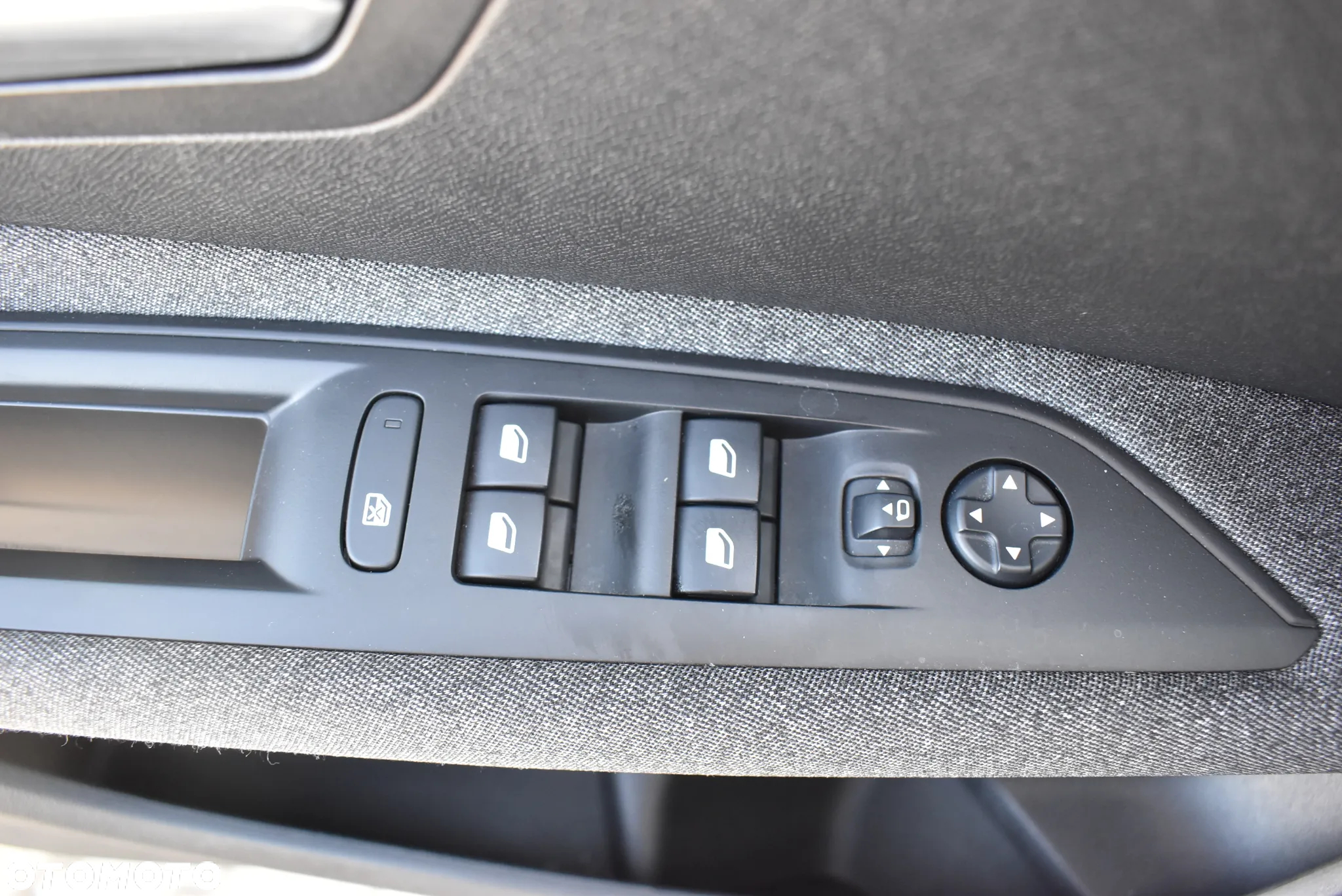 Peugeot 3008 1.2 PureTech Active Pack S&S - 24