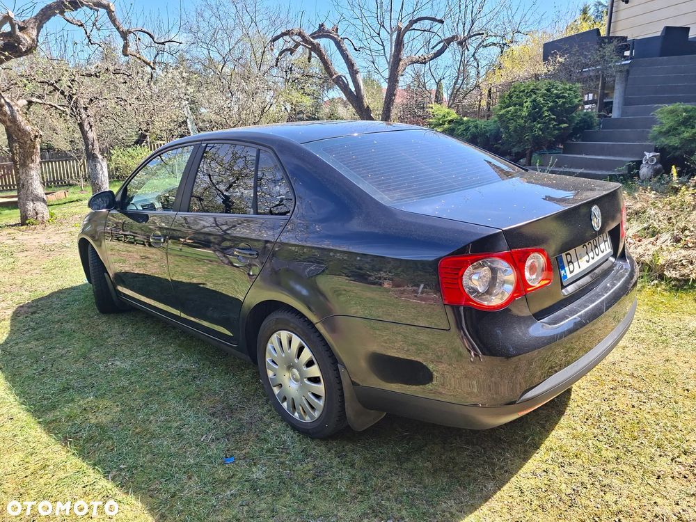 Volkswagen Jetta 1.6 Trendline - 4
