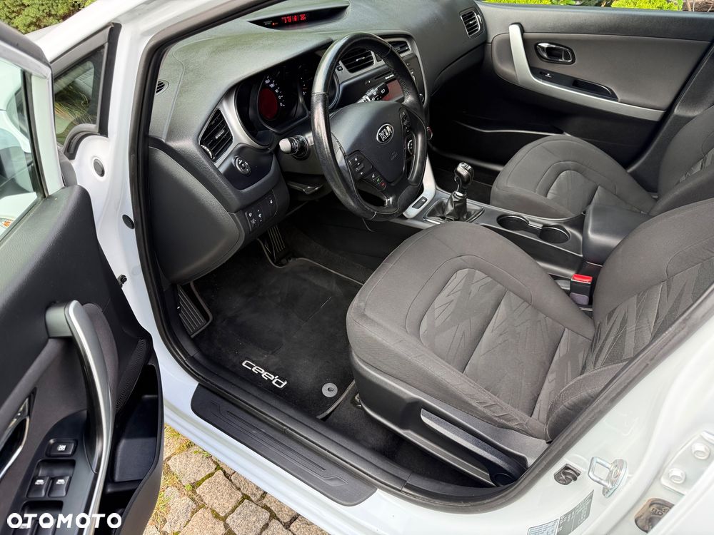 Kia Ceed - 9