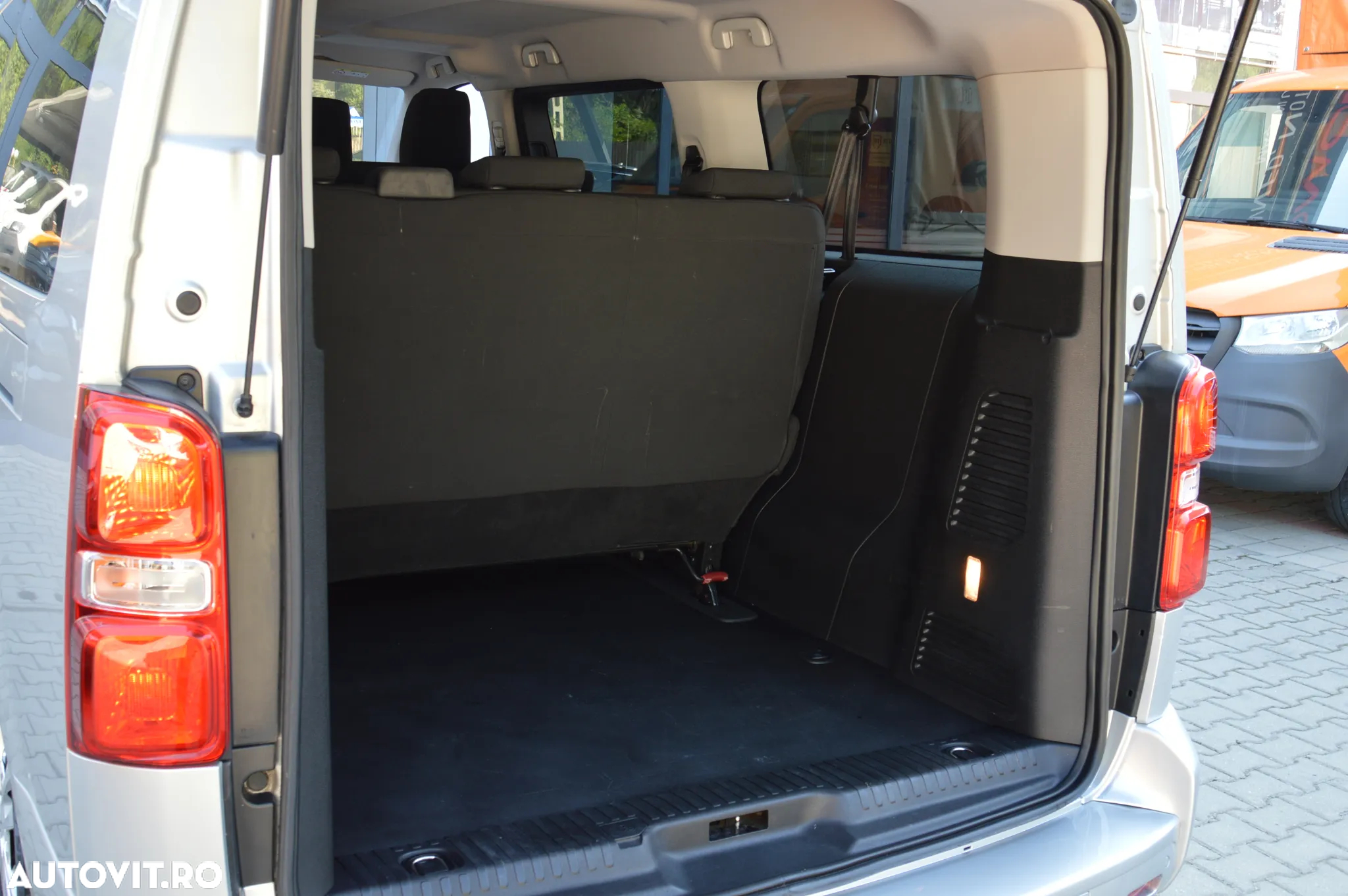 Peugeot Traveller L3H1 1.6 BlueHDI 115 S&S Combispace - 38