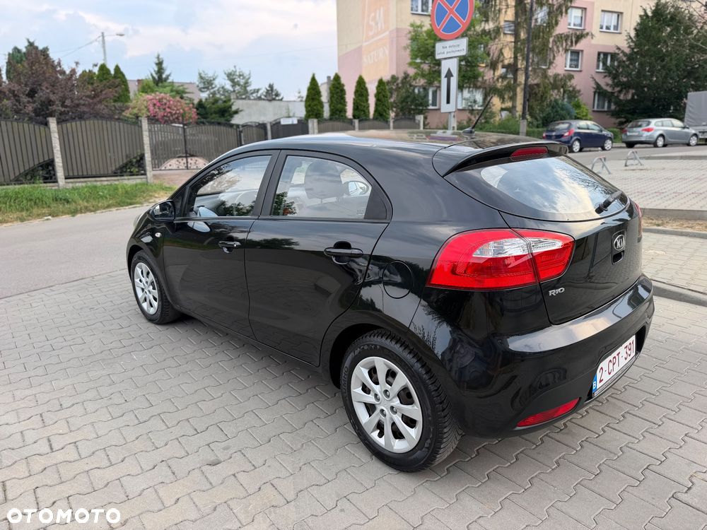 Kia Rio 1.2 Fifa World Cup Edition - 5