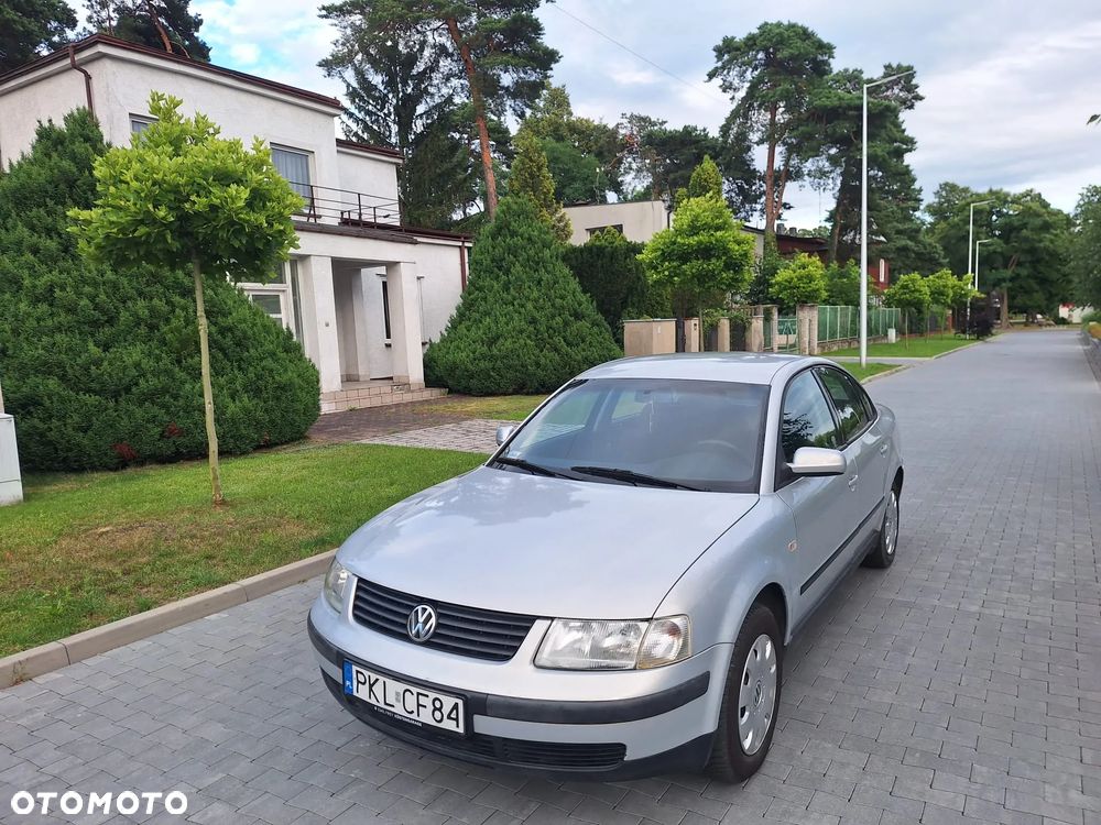 Volkswagen Passat 1.6 Comfortline - 11