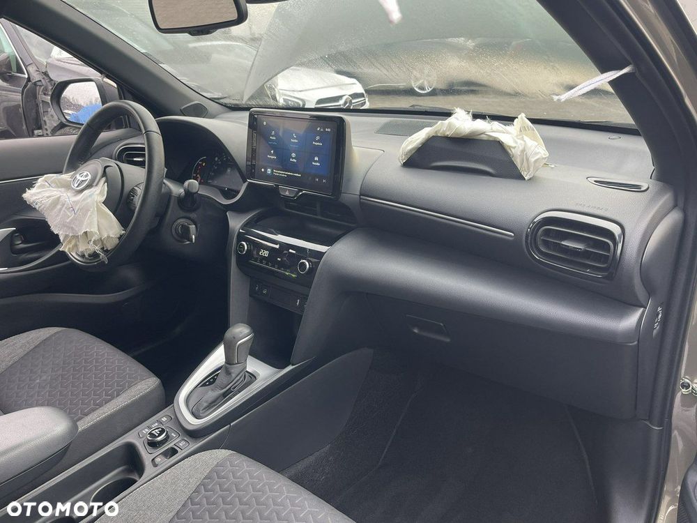 Toyota Yaris Cross Hybrid 1.5 Comfort AWD - 12