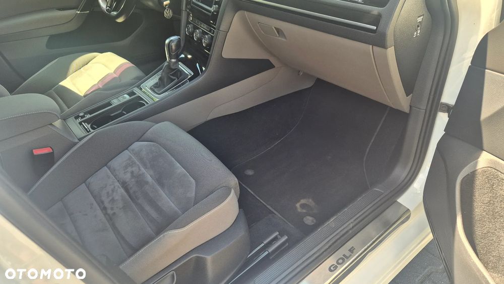 Volkswagen Golf - 14