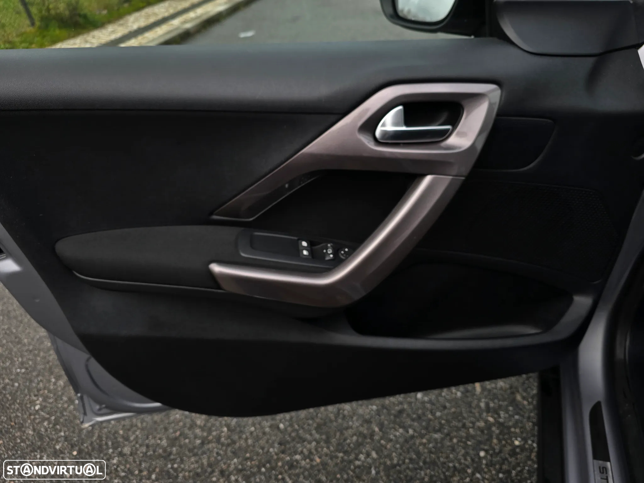 Peugeot 2008 1.2 PureTech Style - 20