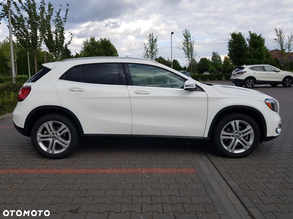 Mercedes-Benz GLA 250 7G-DCT - 7