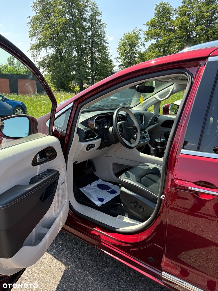 Chrysler Pacifica - 7