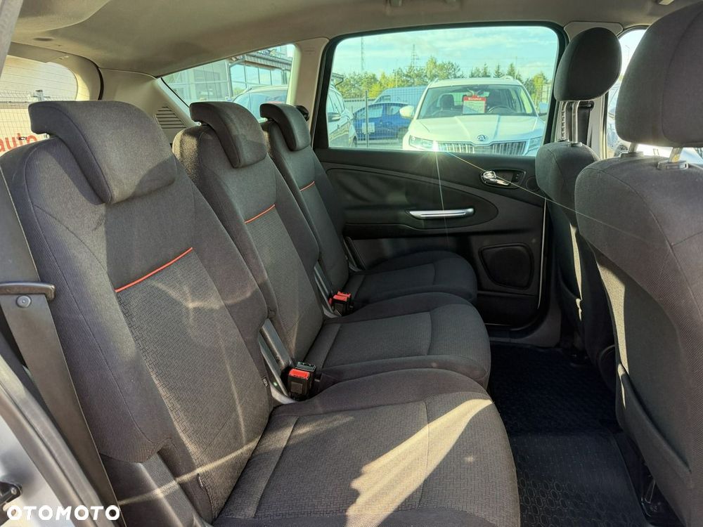Ford S-Max - 17