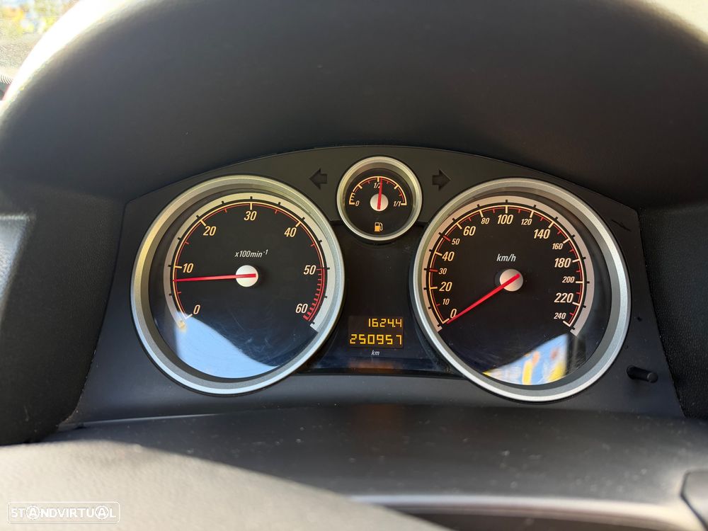 Opel Astra GTC 1.3 CDTI - 21