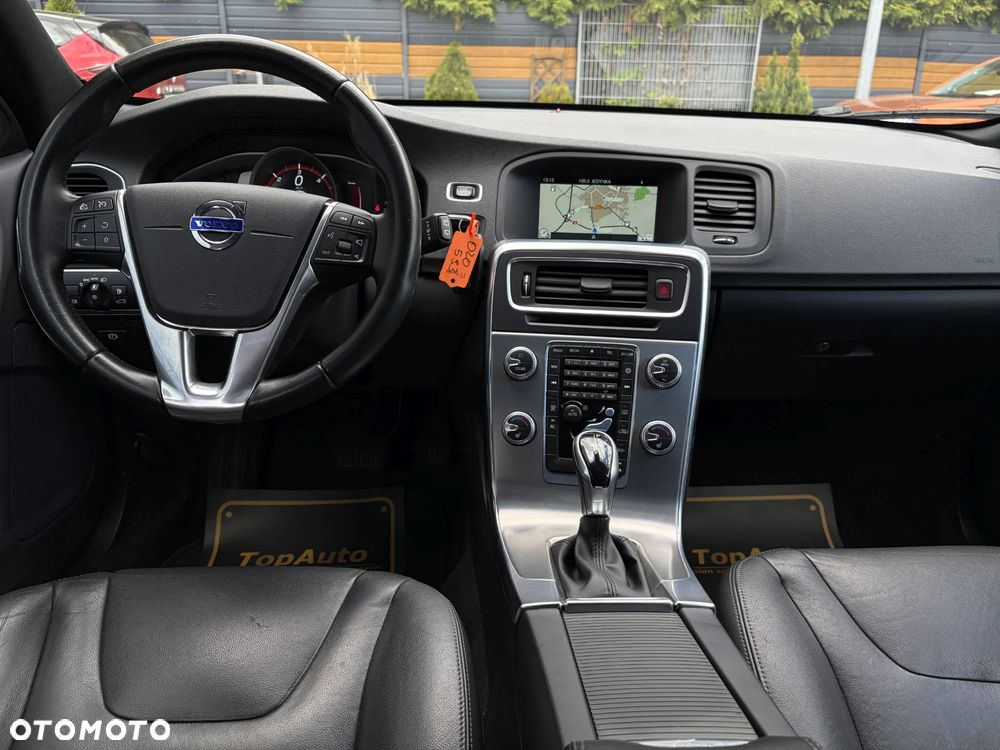 Volvo V60 Cross Country D3 Geartronic Summum - 33