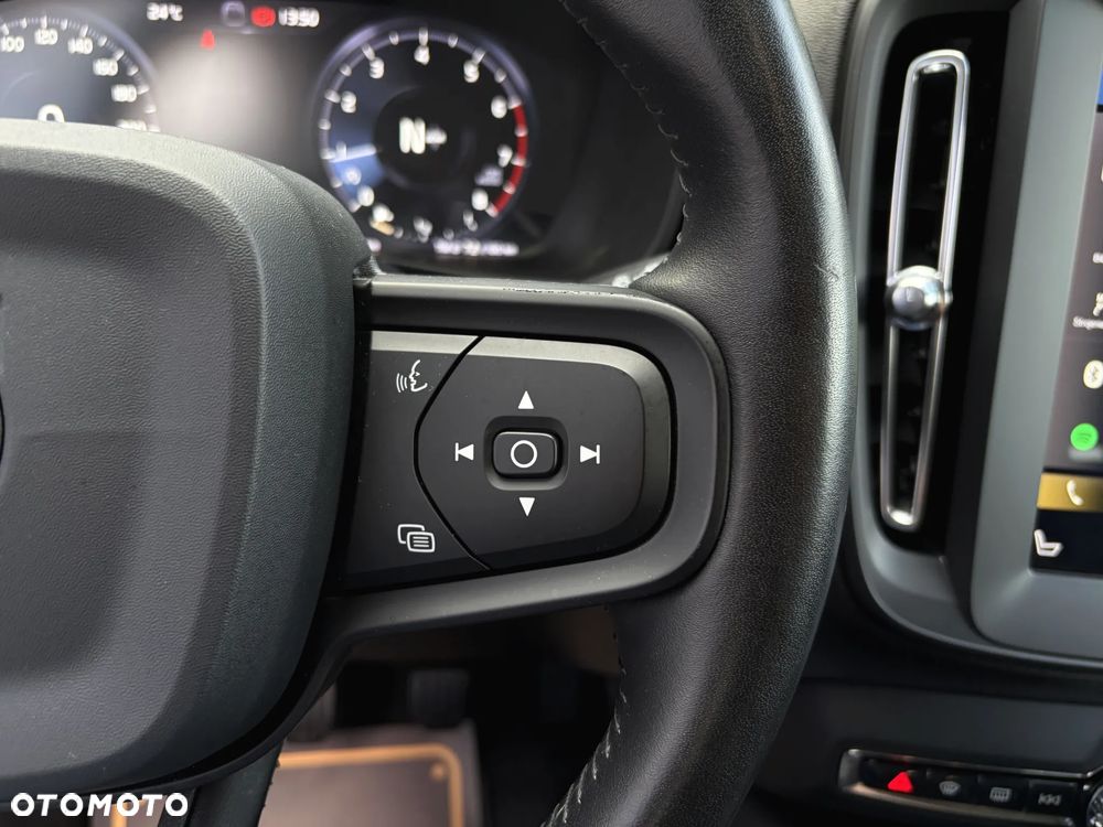 Volvo XC 40 T3 Momentum - 24