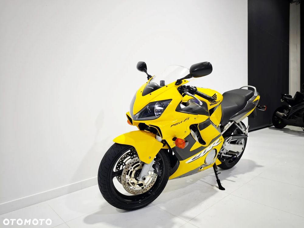 Honda CBR - 3