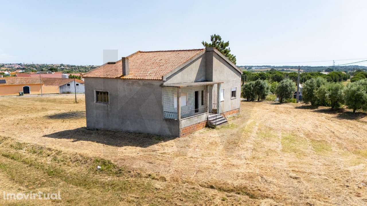 Moradia T3, inserida em terreno com 5.640 m2 no Cartaxo - Grande imagem: 2/29