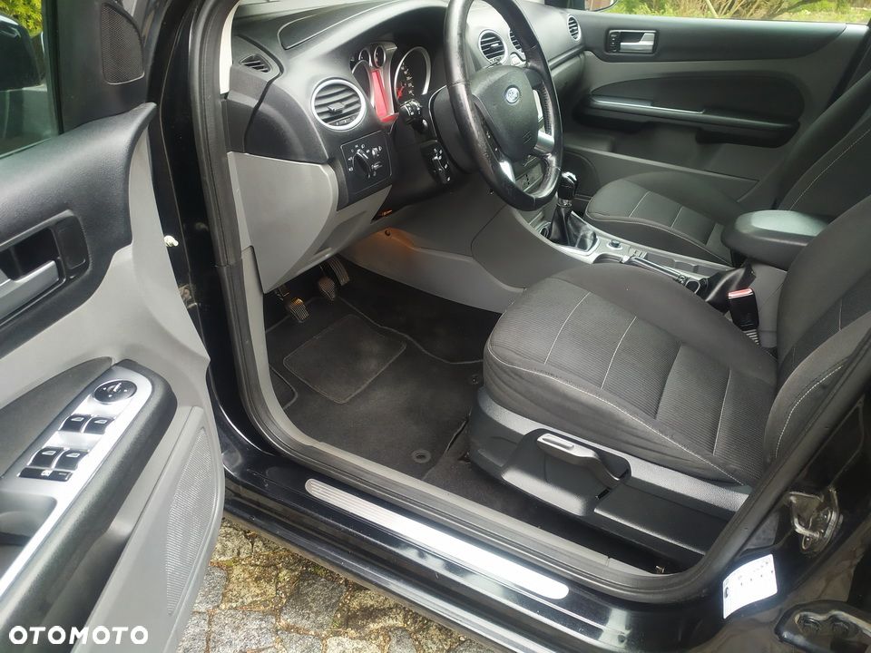 Ford Focus ver-1-6-16v-titanium - 5