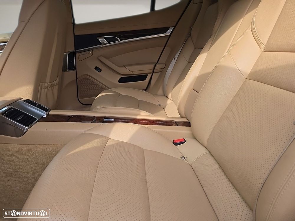 Porsche Panamera Sport Turismo - 11