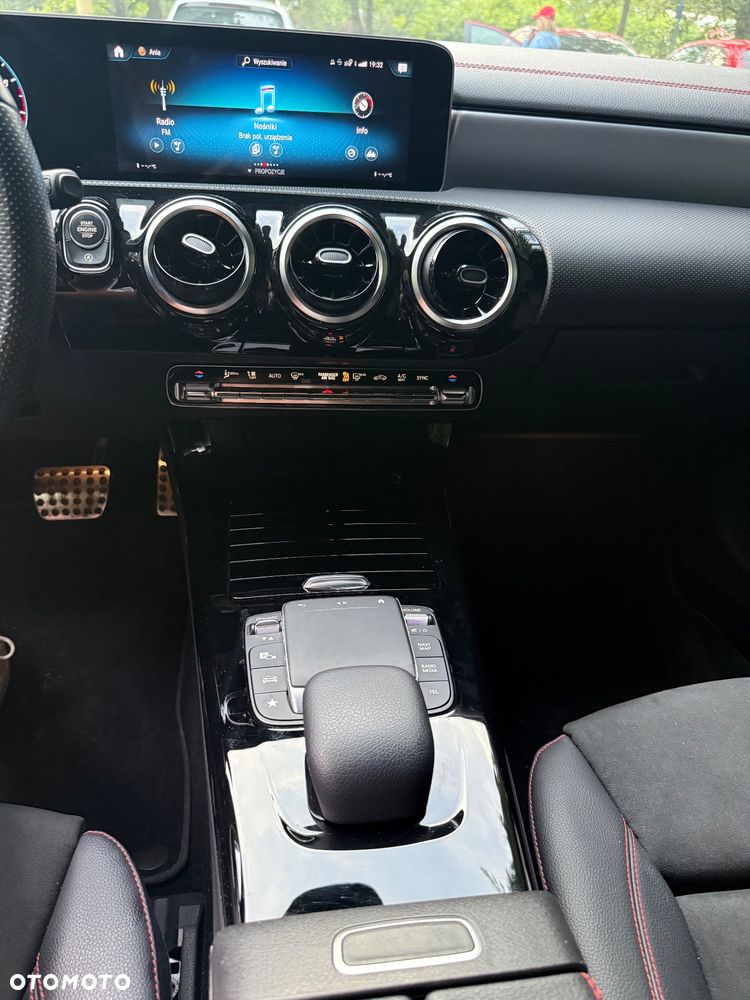 Mercedes-Benz CLA 180 AMG Line 7G-DCT - 21