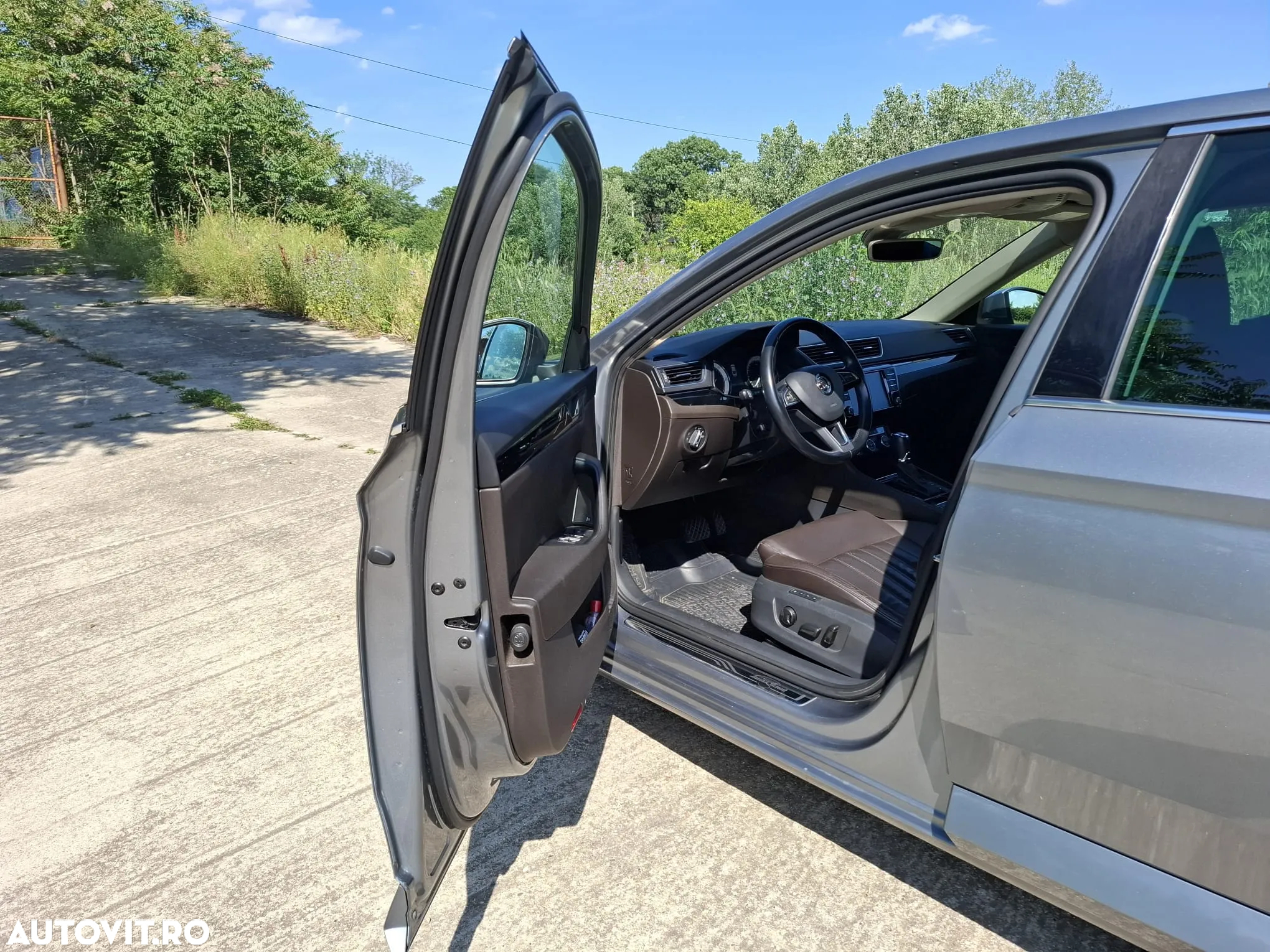 Skoda Superb 2.0 TDI DSG Laurin & Klement - 9