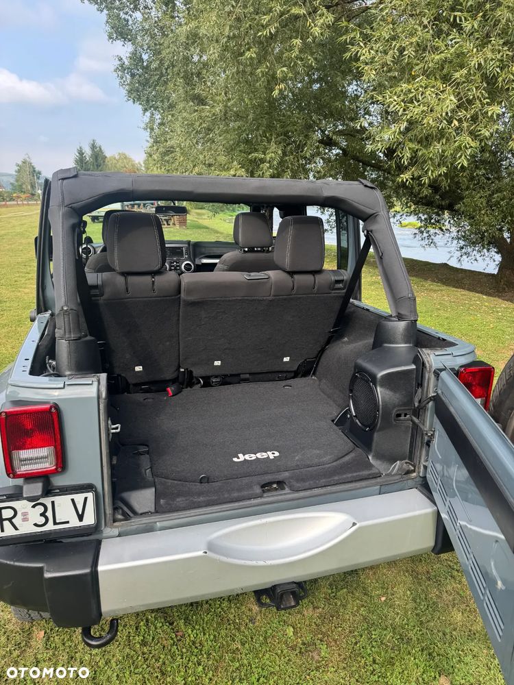 Jeep Wrangler 3.6 Unlim Sahara - 9