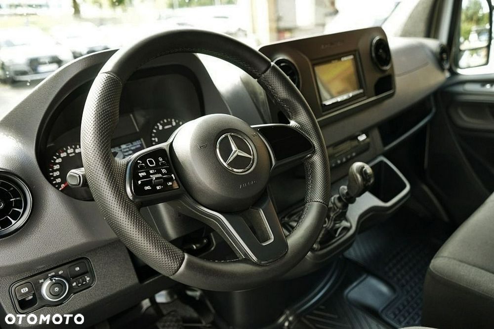Mercedes-Benz Sprinter - 21