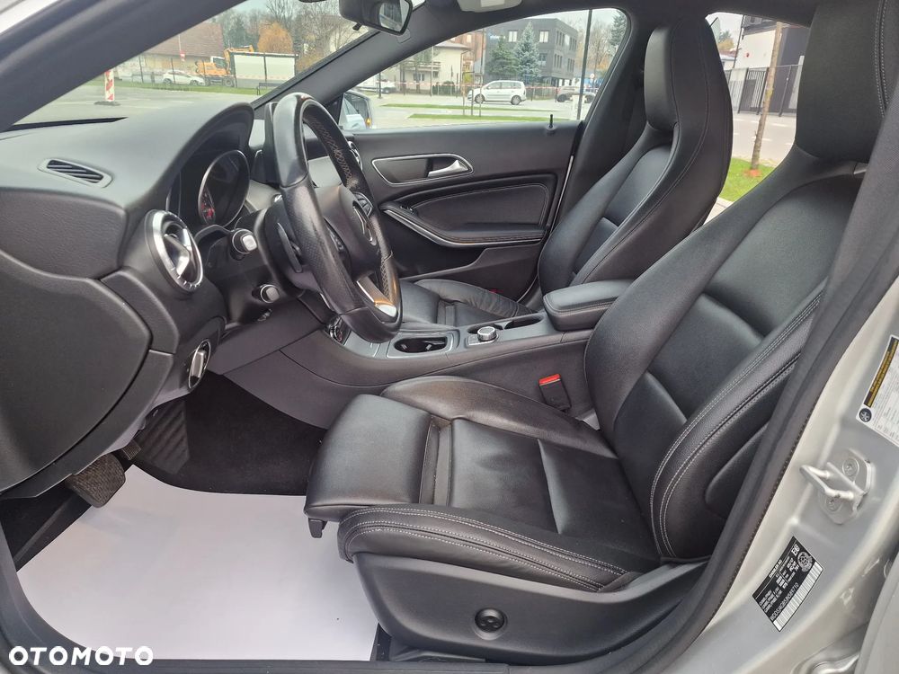 Mercedes-Benz CLA 250 4-Matic AMG Line - 18