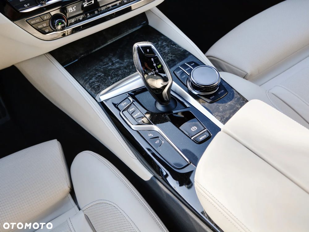 BMW Seria 5 540d xDrive mHEV M Sport sport - 36