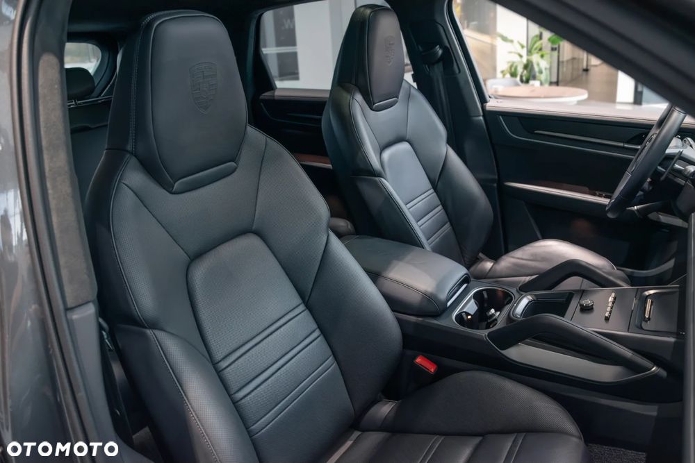 Porsche Cayenne Turbo E-Hybrid PHEV - 27