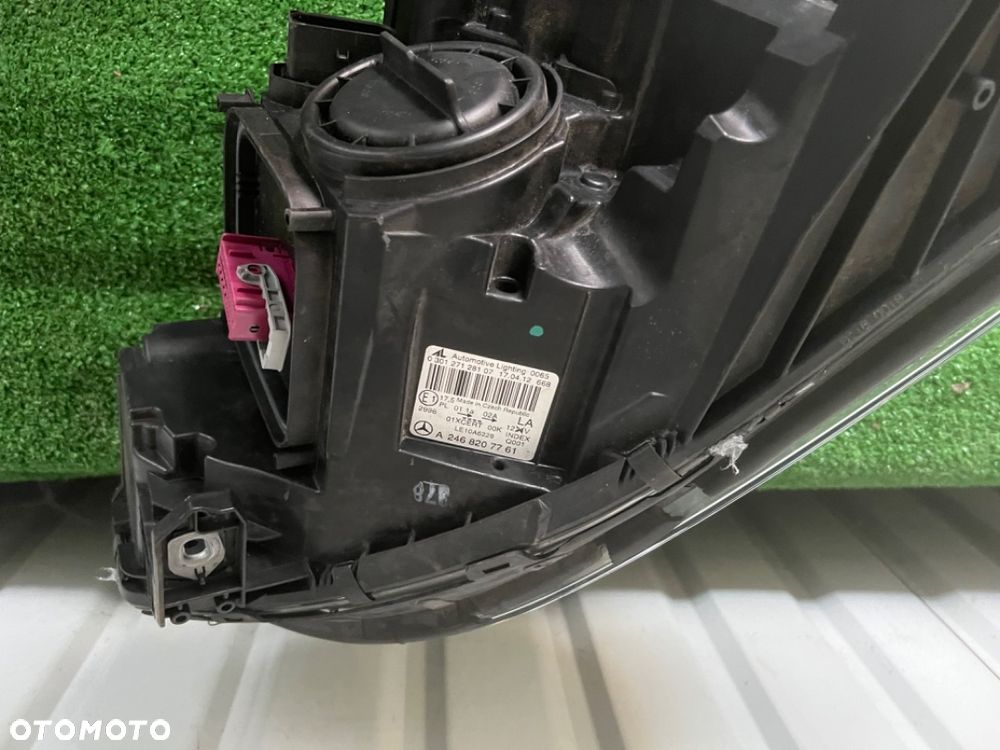 LAMPA LEWA BI XENON MERCEDES B 246 A2468207761 - 2