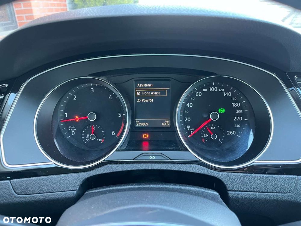 Volkswagen Passat - 11