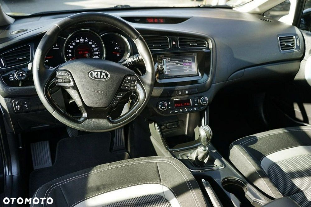 Kia Ceed - 22