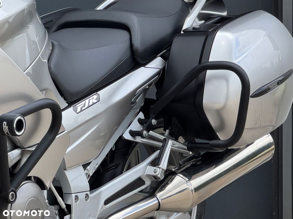 Yamaha FJR - 28